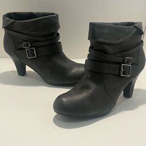 Black Heeled Buckle Boots Women’s Size 10